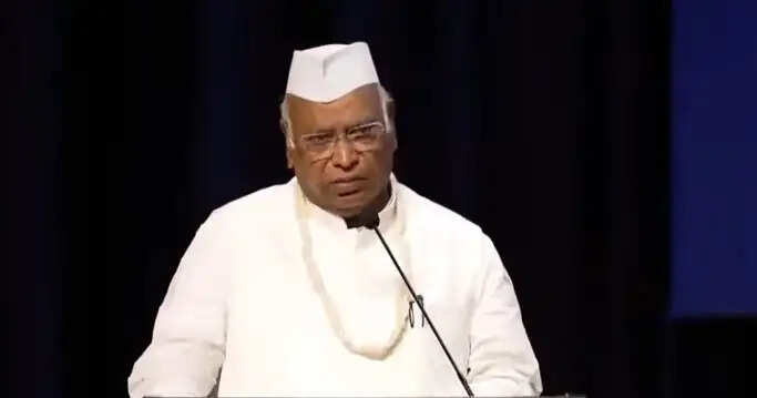 कुछ लोग धर्म के नाम पर देश को बांटने का काम कर रहे: खरगे