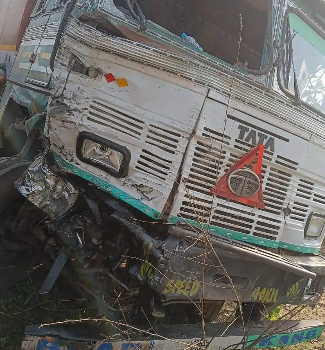 टैंकर, मिनी ट्रक और ऑटो में टक्कर, एक की माैत