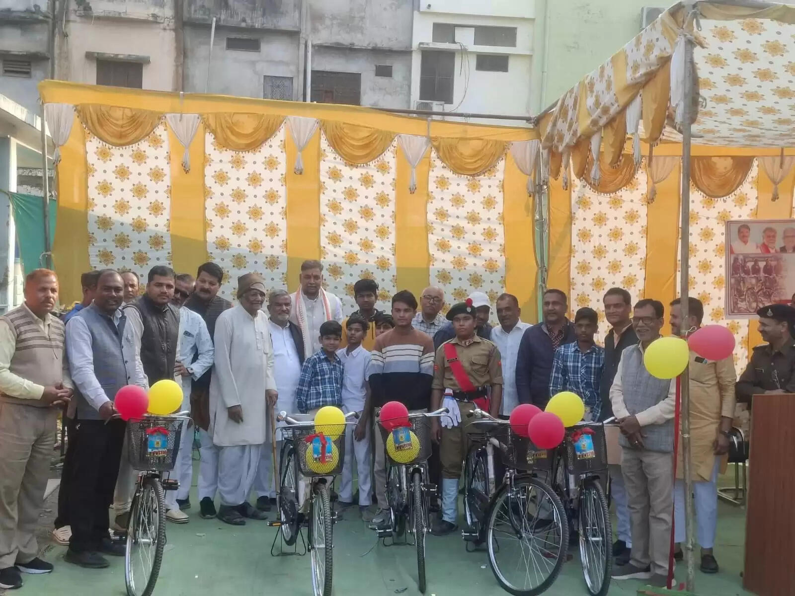 नरसिंहपुर : साइकिल मिलते ही खिले छात्र-छात्राओं के चेहरे, पढ़ाई को मिलेगा ज्यादा समय