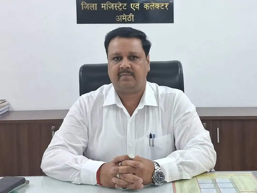 जिलाधिकारी ने पूर्व प्रधान काे प्रशासक पद से बर्खास्त किया