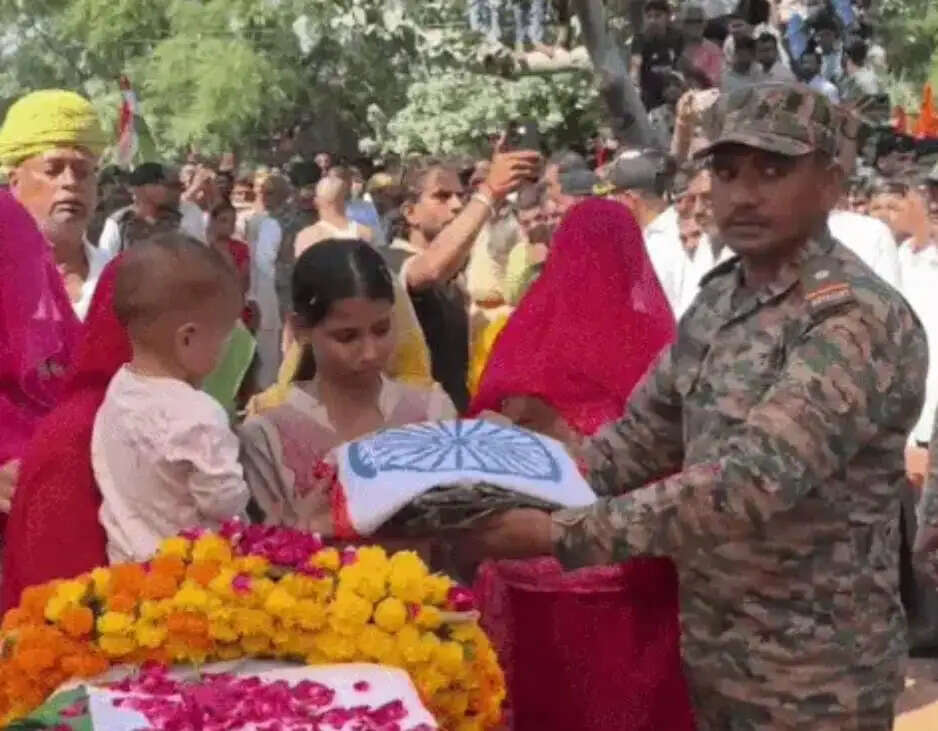 असम में हार्ट अटैक से सेना के जवान की हुई थी मौत : तेरह&nbsp;साल&nbsp;की&nbsp;बेटी&nbsp;ने&nbsp;दी&nbsp;मुखाग्नि&nbsp;