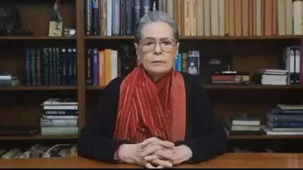 गरीबों के हक के लिए सड़क से संसद तक लड़ेगी कांग्रेसः सोनिया