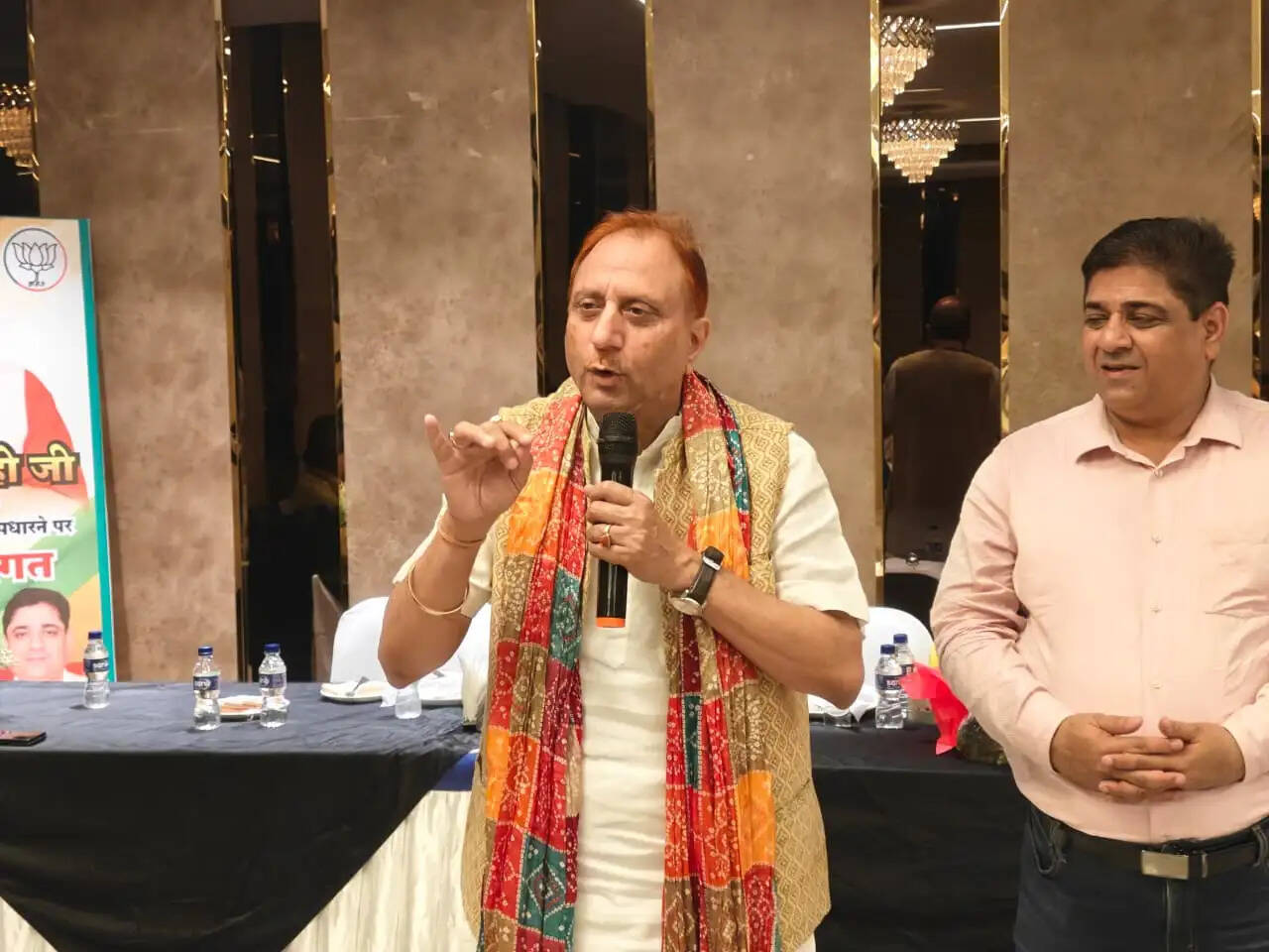 वीर सावरकर जयंती पर महापौर प्रवेश वाही ने दी श्रद्धांजलि, लाजपत नगर में अवैध पार्किंग पर सख्त निर्देश