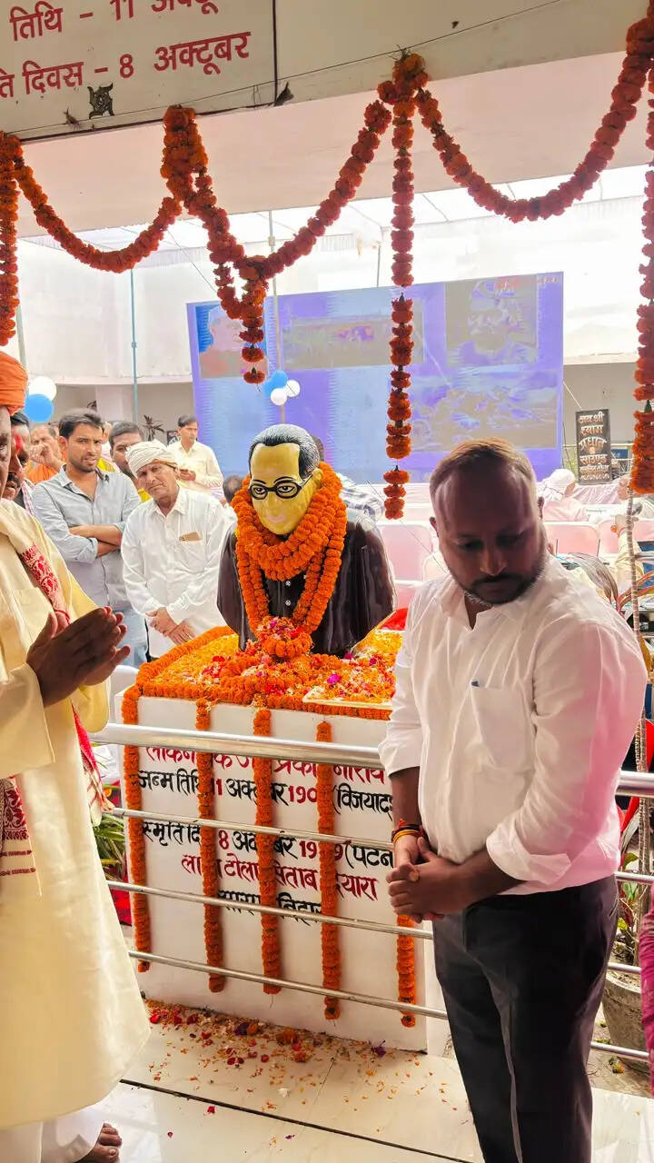 जिला प्रशासन ने सिताब दियारा में लोकनायक जयप्रकाश नारायण की मनाई जयंती