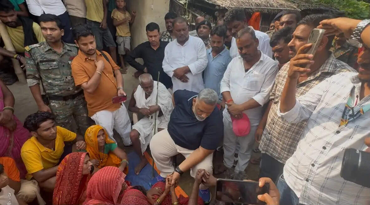 मृतक के घर पहुंचे सांसद पप्पू यादव, लगातार हो रही घटनाओं पर जताई चिंता