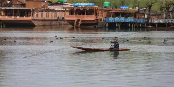 जम्मू-कश्मीर में 20 मार्च तक रुक-रुक कर बारिश और बर्फबारी की संभावना