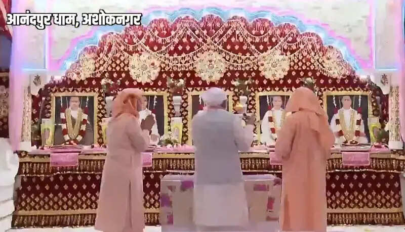 हमारा भारत ऋषियों-मनीषियों और संतों की धरती, आनंदपुर धाम आकर मन अभिभूत है : मोदी