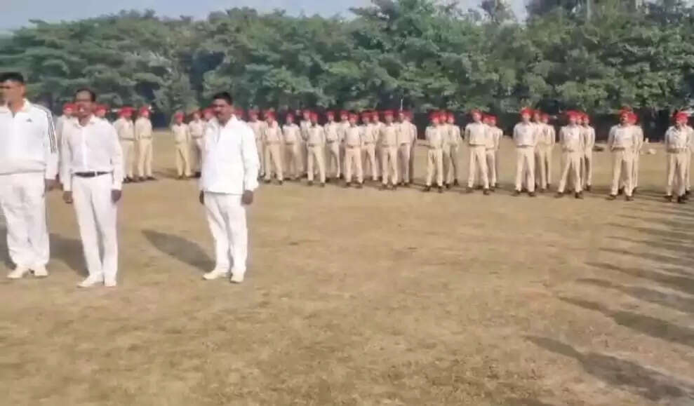 पुलिस जवानों को दिलाई गई शपथ, लॉ एंड ऑर्डर को लेकर लिया गया संकल्प