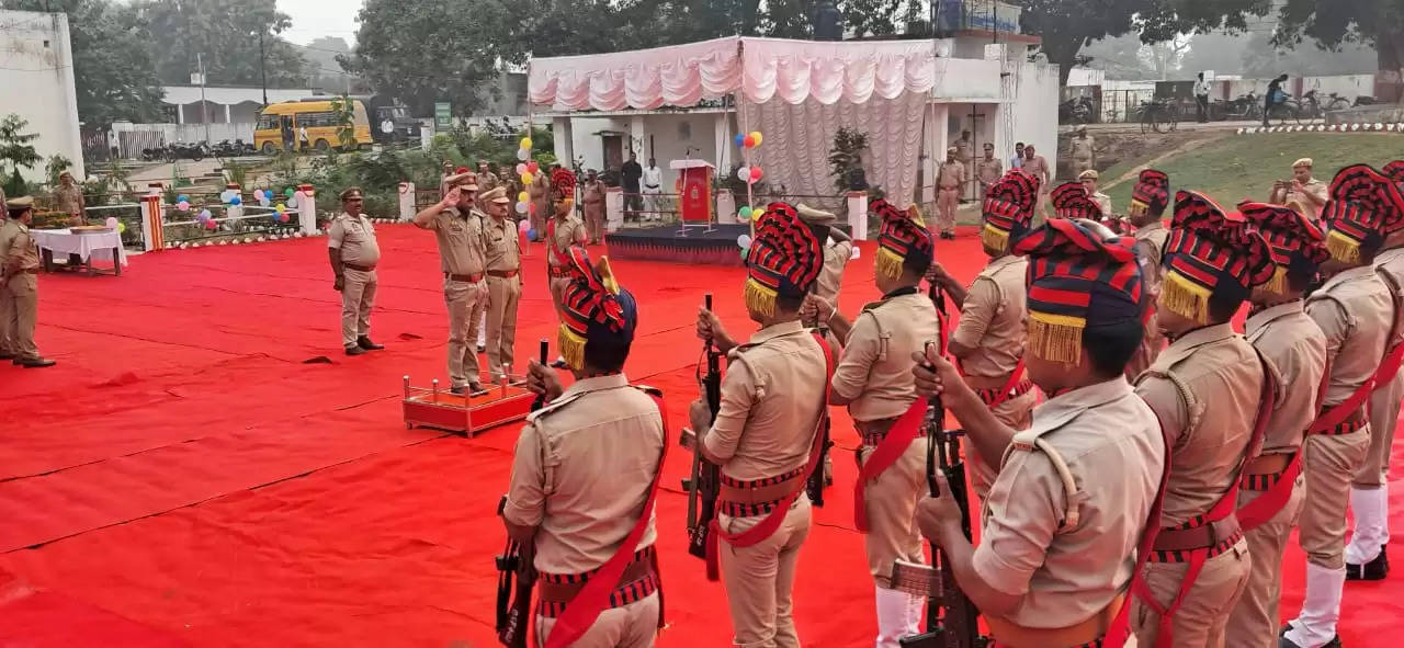 पुलिस स्मृति दिवस पर वीरगति काे प्राप्त पुलिस जवानाें काे याद कर दी गई भावभीनी श्रद्धांजलि