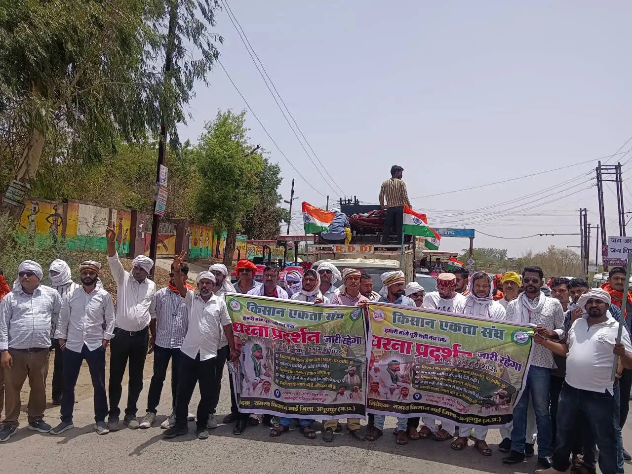 अनूपपुर: किसानों ने भरी हक की हुंकार”, मांगों को लेकर सड़क पर उतरे अन्नदाता