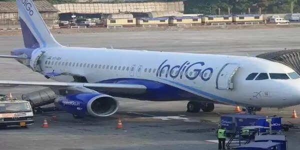 दिल्ली से बिना लगेज के जबलपुर पहुंचा इंडिगो का विमान, एयरपोर्ट पर हंगामा