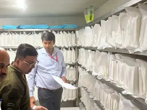 मिलावट की आशंका में 114 किलो मिठाई जब्त, सैंपल जांच के लिए भेजे,&nbsp;रक्षाबंधन से पहले खाद्य सुरक्षा विभाग की कार्रवाई