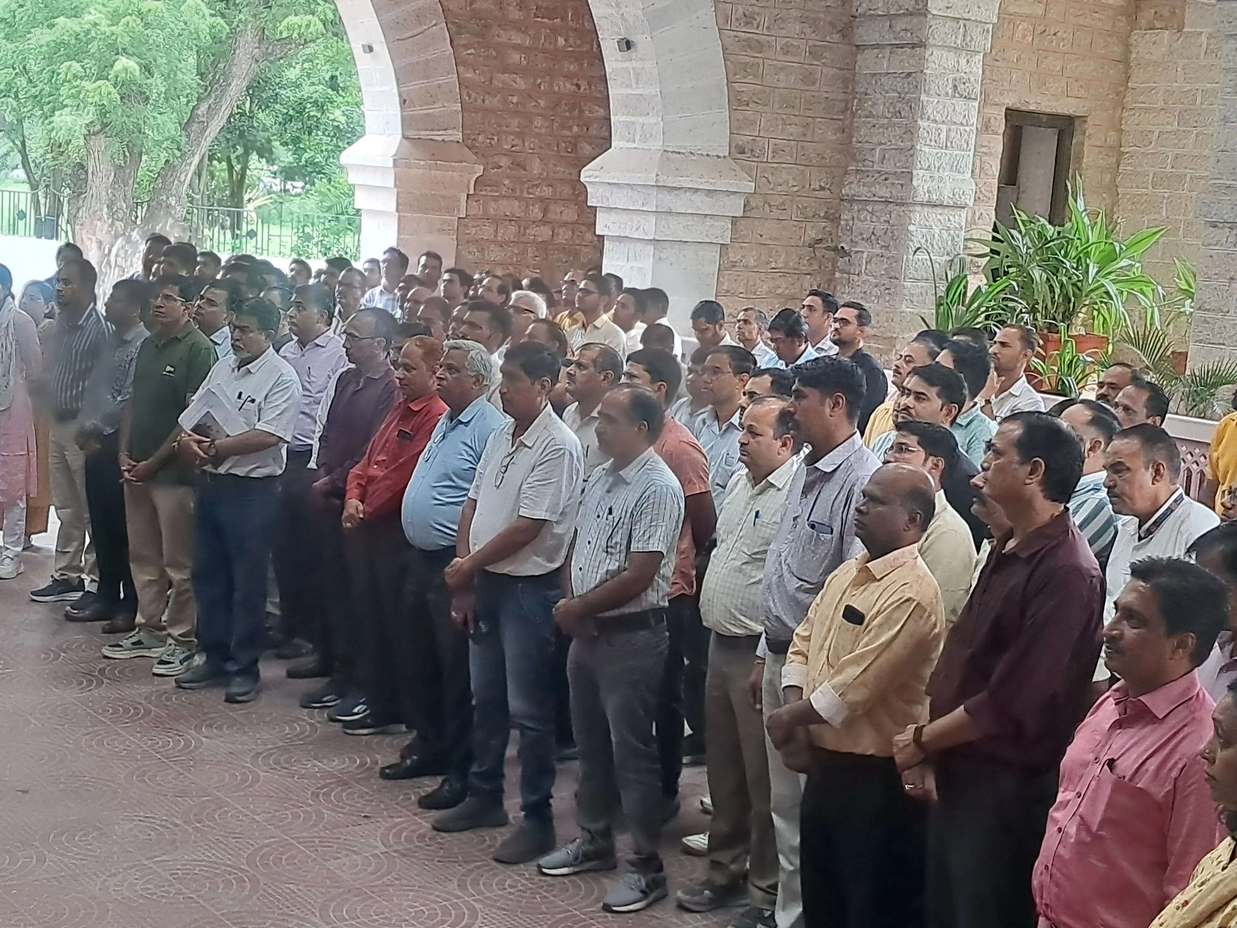 रेलकर्मियों ने ली स्वच्छता की शपथ