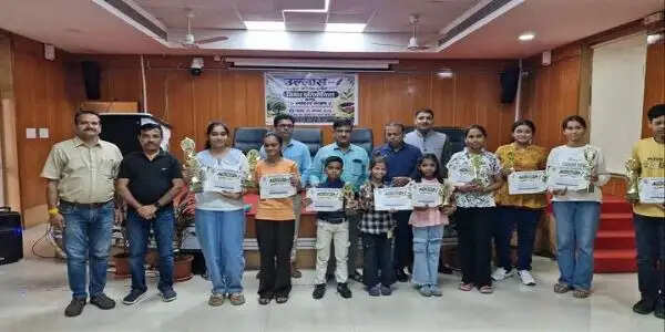 इंदौरः हाईकोर्ट में “उल्लास-एक अभिनव प्रयोग” के अंतर्गत पर्यावरण संरक्षण विषय पर निबंध प्रतियोगिता संपन्न