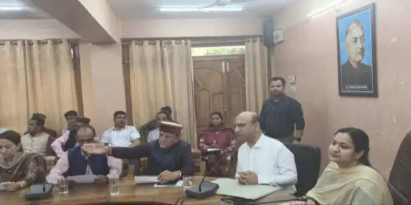 सिरमौर में जिला परिषद के नव निर्वाचित सदस्यों को दिलाई पद और गोपनीयता की शपथ