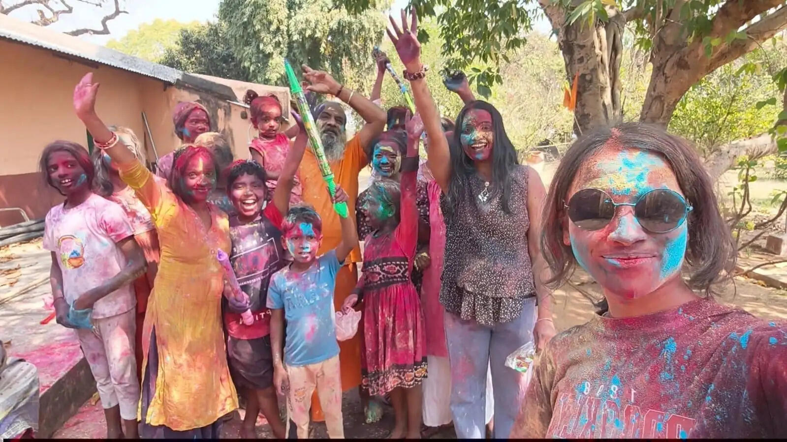 होली के रंग में सराबोर दिखा दुमका, सभी वर्गों पर छायी रही खुमारी