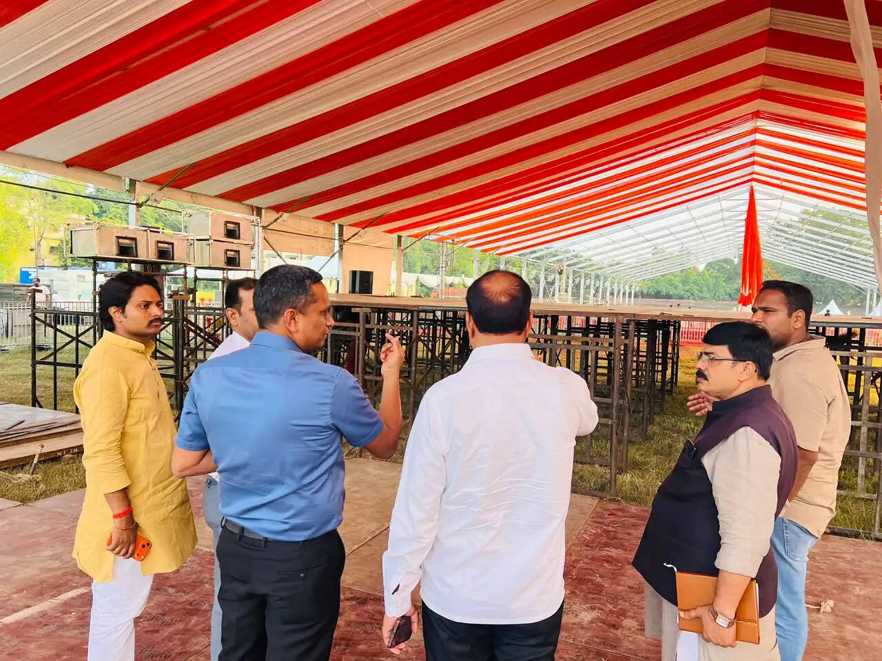 मुख्यमंत्री योगी की प्रस्तावित जनसभा की तैयारियां अंतिम चरण में, मंत्री रविन्द्र जायसवाल ने लिया जायजा