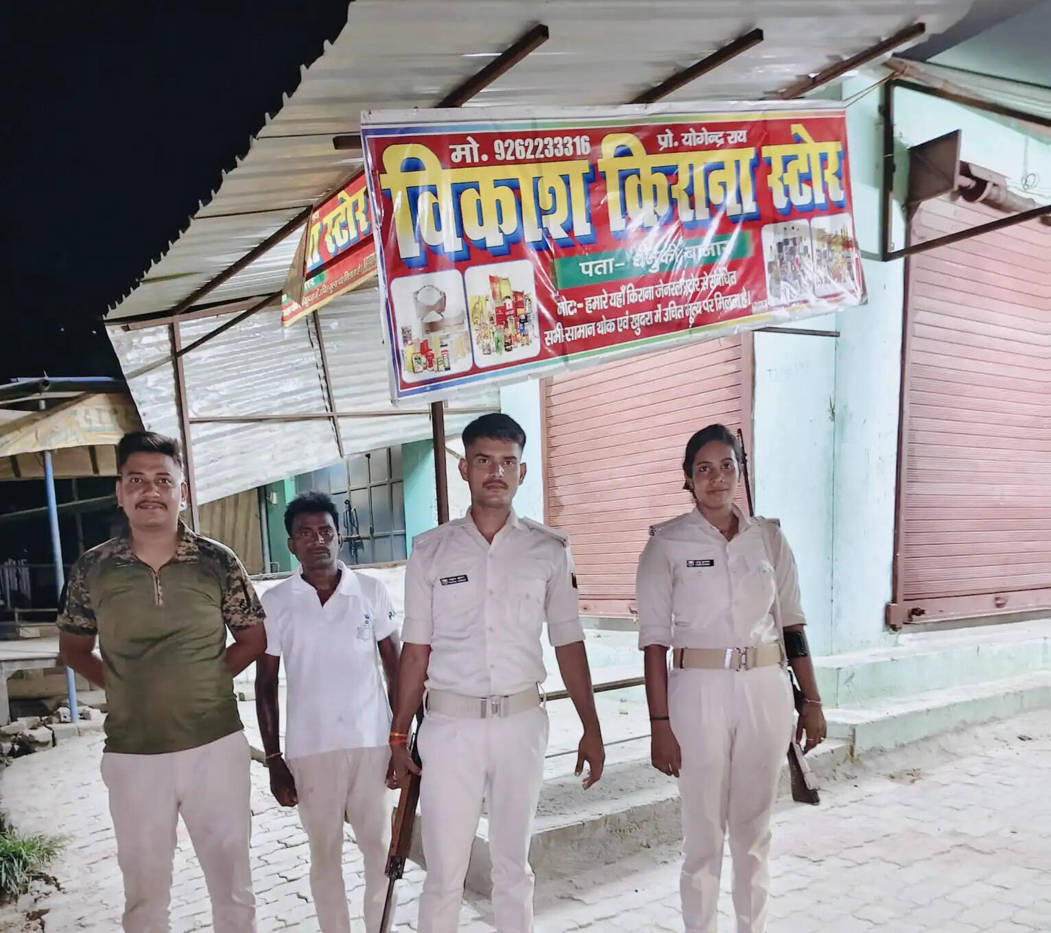 सारण में पुलिस ने देर रात होटलों और हॉस्टलों की ली तलाशी