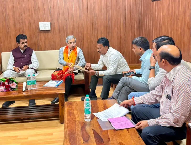 मप्रः मंत्री सिलावट ने रेलवे बोर्ड के अध्यक्ष सतीश कुमार से की मुलाकात, रेल सुविधाओं को लेकर की चर्चा