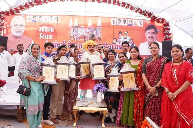 करीलाधाम देश का एकमात्र मंदिर जहां माता सीता अपने दोनों पुत्रों के साथ हैं विराजमान