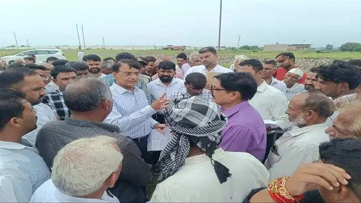 सीहोरः राष्ट्रीय खेल दिवस के अवसर पर प्रमुख सचिव ने किया जिले के खेल परिसरों का निरीक्षण