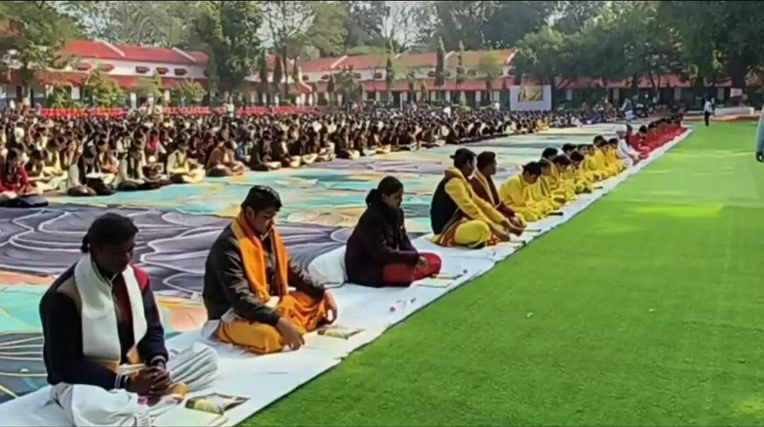 गीता जयंती पर जबलपुर में 5100 छात्रों ने किया गीता पाठ