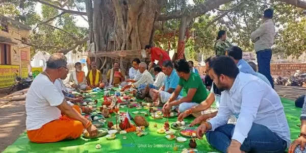 पितृ दोष निवारण के लिए हुई सामूहिक शांति पूजा