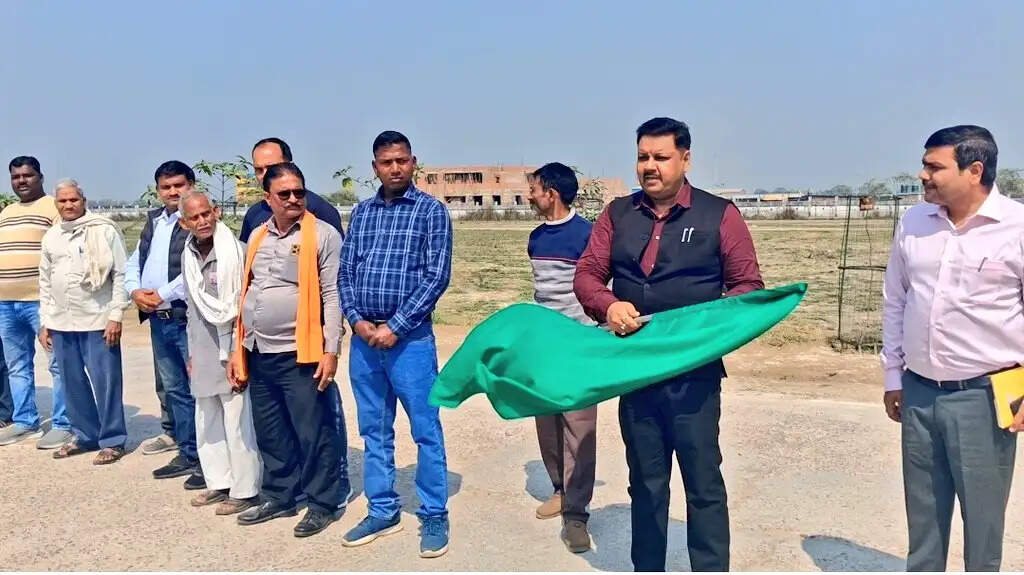 आत्मा योजना अंतर्गत 47 किसान राज्य से बाहर प्रशिक्षण काे नई दिल्ली रवाना