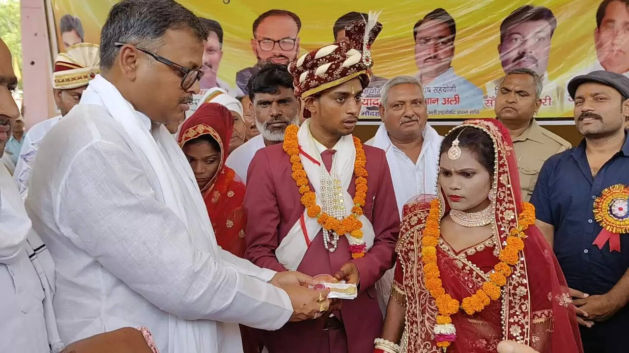 हमीरपुर&nbsp;में&nbsp;तेरह जोड़ों का हुआ सामूहिक विवाह