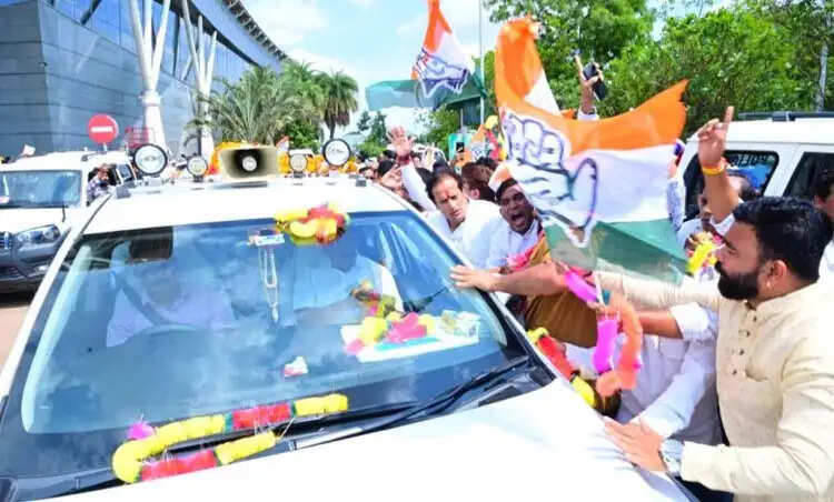कांग्रेस महामंत्री केसी वेणुगोपाल का रायपुर एयरपाेर्ट पर हुआ भव्य स्वागत, प्रशिक्षण कार्यक्रम में हाेंगे शामिल