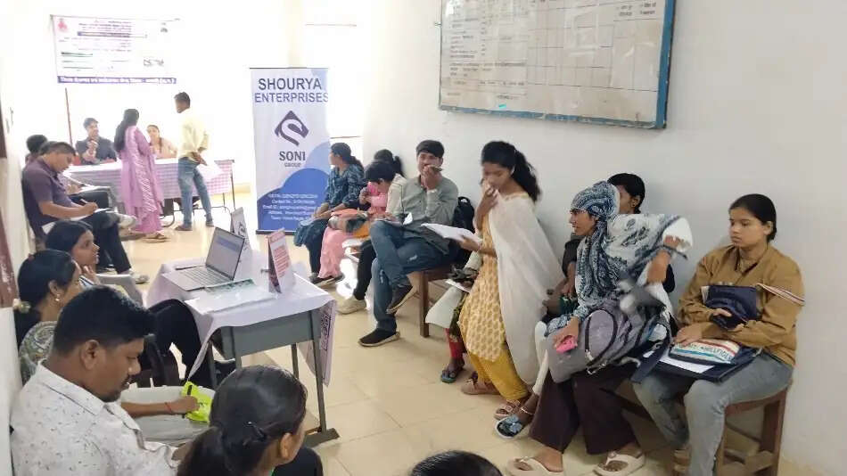 पोर्टल का सर्वर डाउन, रोजगार मेले में बिना इंटरव्यू लौटे कई युवा