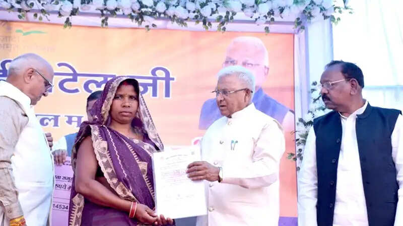 पात्र को योजनाओं का लाभ मिले, तभी साकार होगा विकसित भारत : राज्यपाल पटेल