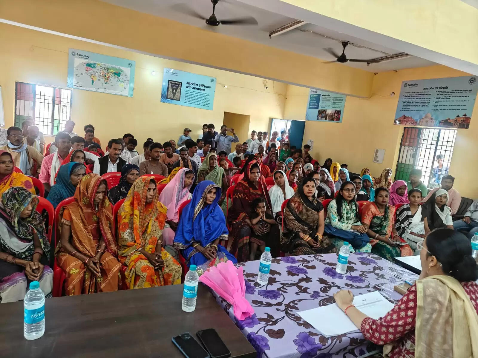 ग्राम चौपाल में नहीं पहुंचे अधिकारी, सीडीओ ने वेतन रोकने के दिए आदेश