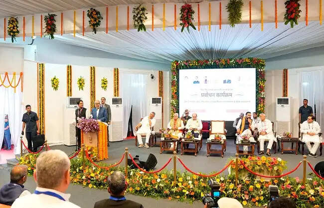 लोकतंत्र में विचारों का मतभेद स्वाभाविक, लेकिन संविधान के प्रति प्रतिबद्धता सर्वोपरि होनी चाहिए: उपराष्ट्रपति