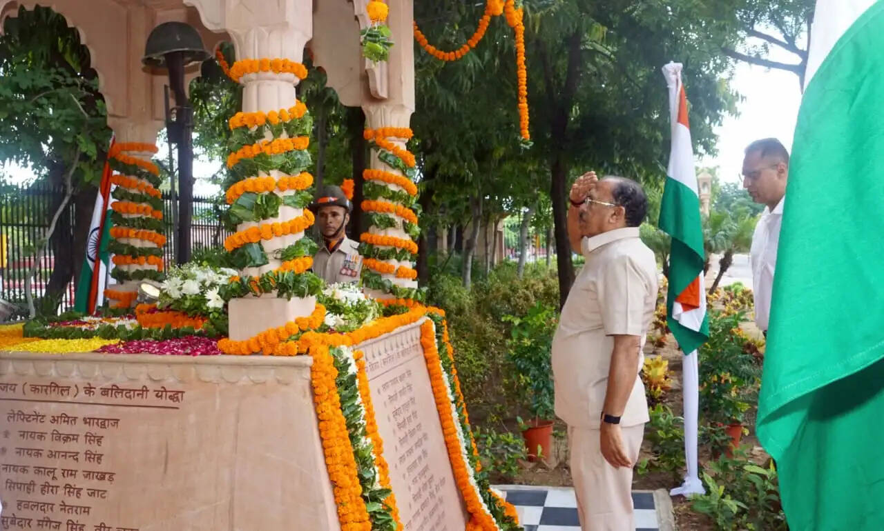कारगिल विजय दिवस&nbsp;पर&nbsp;विधानसभा में शहीदों को पुष्पांजलि&nbsp;:&nbsp;देवनानी ने&nbsp;पुष्पचक्र अर्पित किये