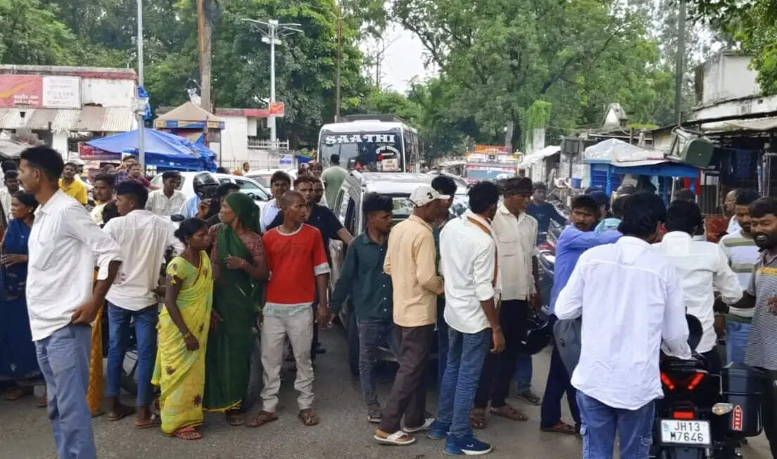 मंडलकारा में बंदी की मौत के बाद परिजनों ने किया सड़क जाम