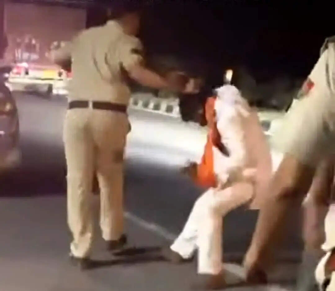 पानीपत गोरक्षक की चोटी खींचने वाले दो पुलिस कर्मी निलंबित,एसपीओ बर्खास्त