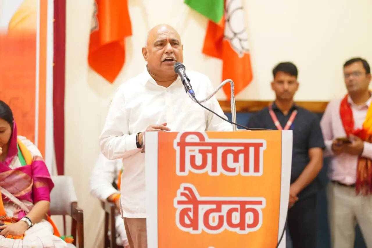 बुंदेलखंड में भाजपा का&nbsp;‘गांव-बस्ती चलो’ अभियान से बूथ मजबूत करने पर जोर, हेमंत खंडेलवाल का कांग्रेस पर हमला