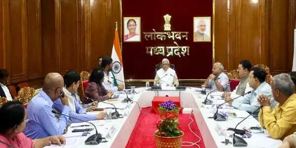 क्रियान्वयन में पारदर्शिता, तत्परता और संवेदनशीलता जरूरी : राज्यपाल पटेल