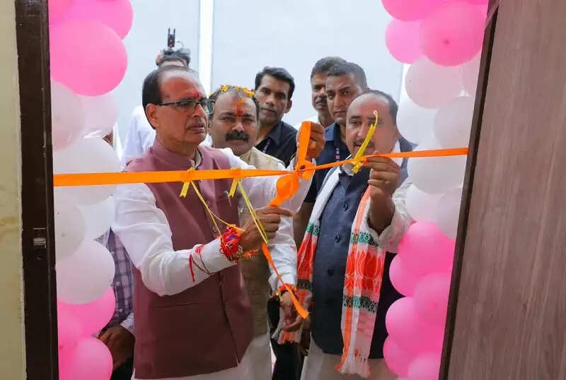 महिलाओं-बालिकाओं को आत्मनिर्भर बनाने के लिए सरकार कर रही निरंतर कार्य: शिवराज सिंह