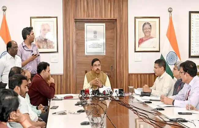 नवीकरणीय ऊर्जा की स्थापित क्षमता में भारत का वैश्विक स्तर पर तीसरा स्थान : प्रह्लाद जोशी