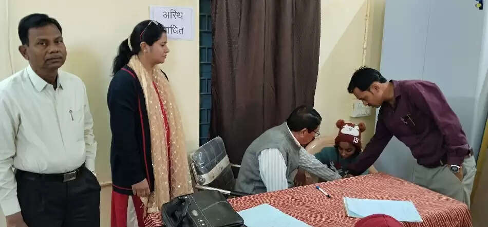 विशेष आवश्यकता वाले बच्चों को आईडी, लर्नर एवं लो विजन किट वितरण किया गया