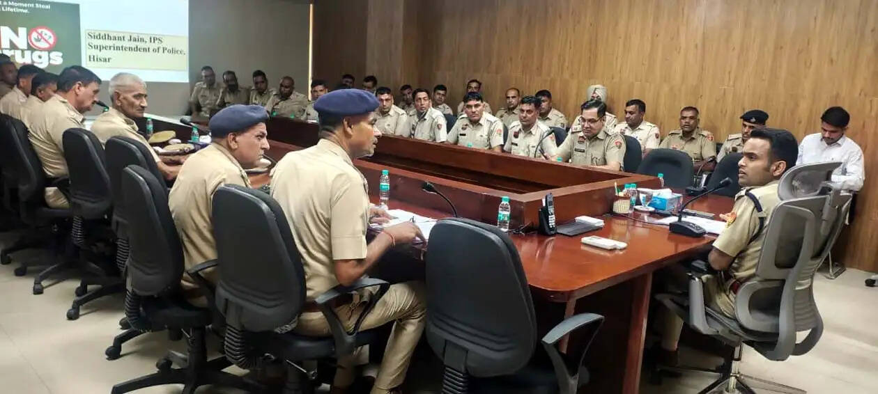 हिसार : नशा उन्मूलन में किसी भी स्तर पर ढिलाई बर्दाश्त नहीं की जाएगी : सिद्धांत जैन