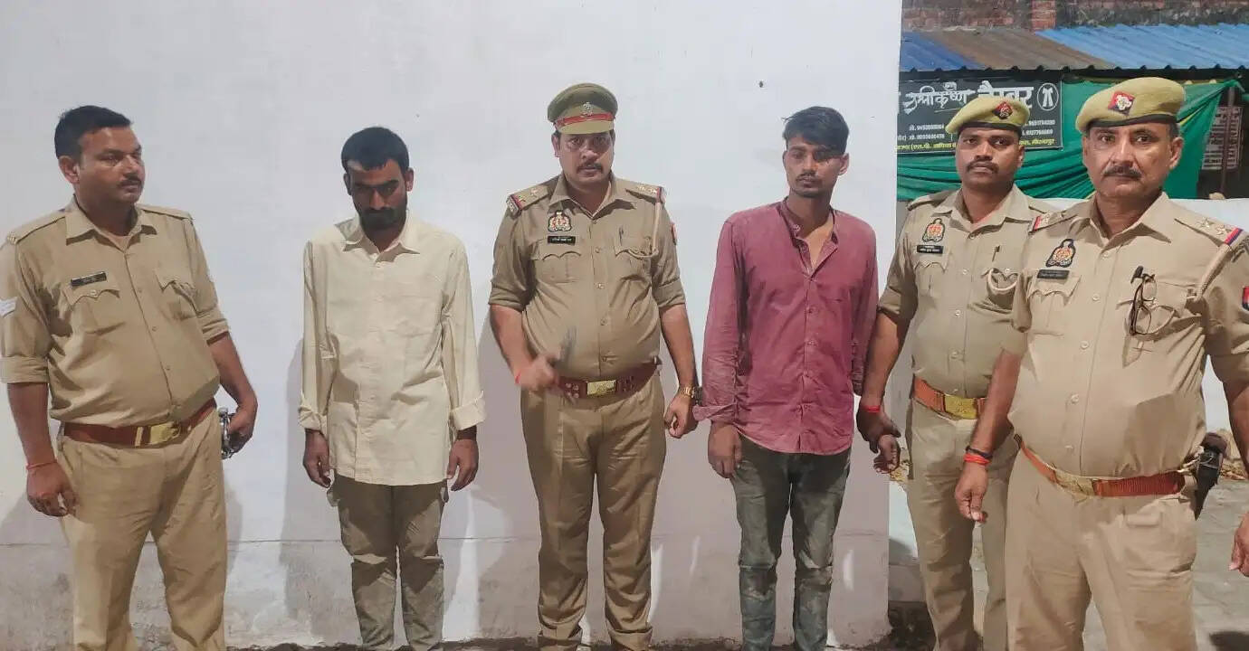 दो पिकअप से 11 गोवंश बरामद, दो गो-तस्कर गिरफ्तार