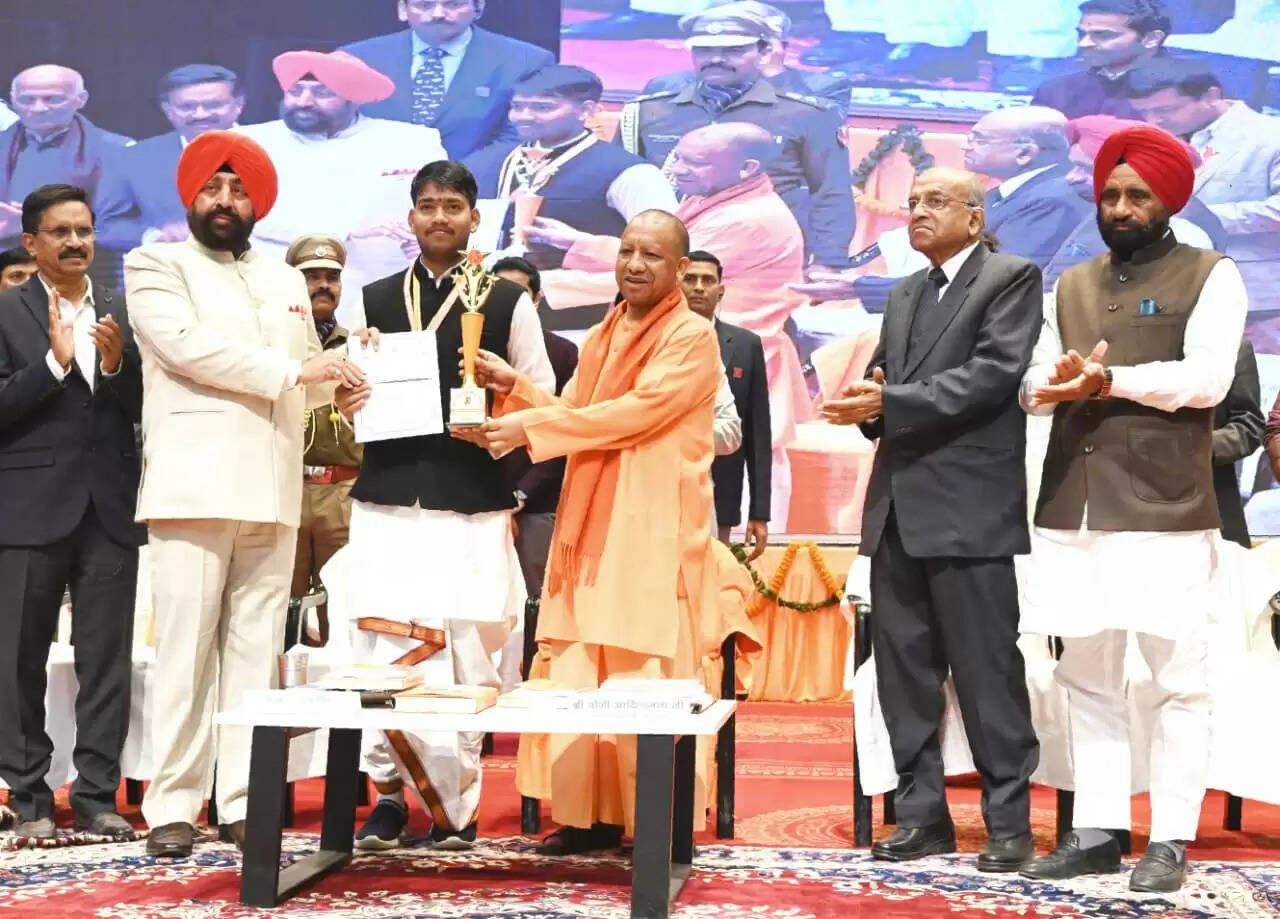 1932 में बीजारोपित एमपी शिक्षा परिषद अब विराट वटवृक्ष : सीएम योगी