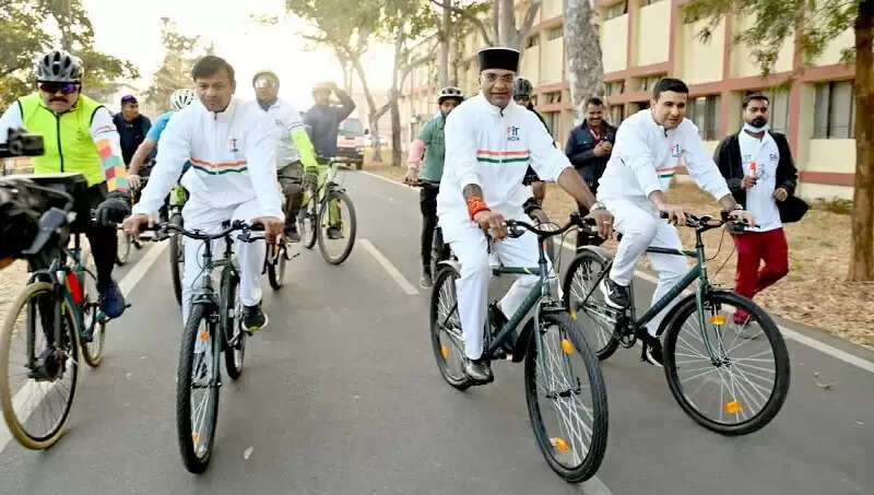 भोपालः मंत्री सारंग ने साइकिल रैली को किया फ्लैग ऑफ, स्वयं भी बने सहभागी