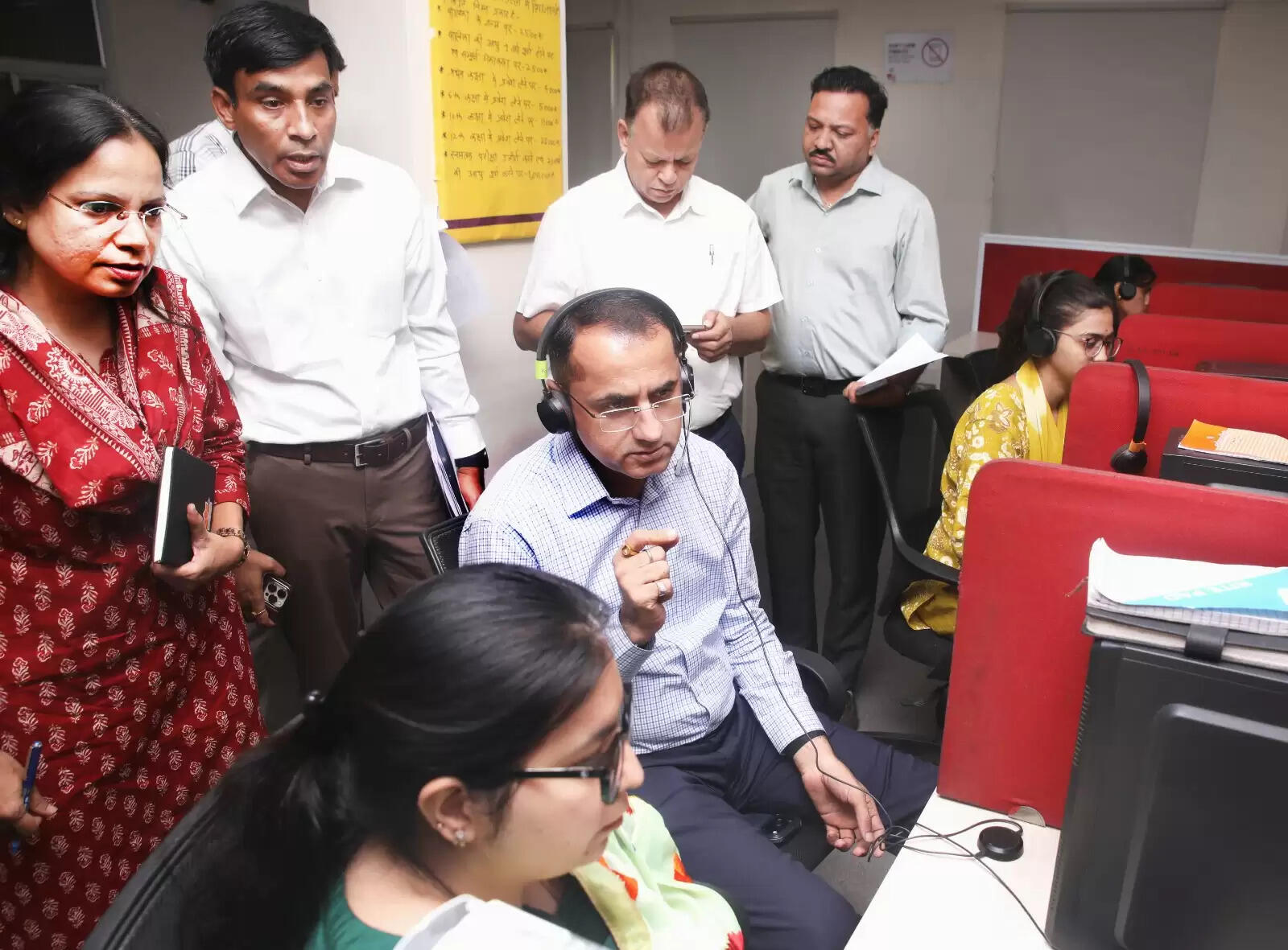 लापरवाही पर दो ग्राम विकास अधिकारियों को चार्जशीट के निर्देश