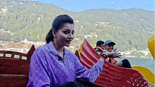 ननिहाल नैनीताल पहुंचीं बॉलीवुड अभिनेत्री उर्वशी रौतेला