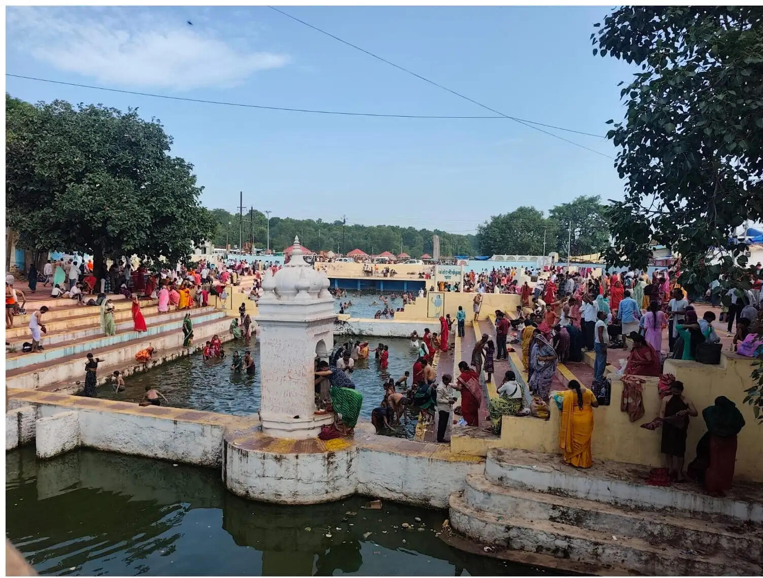 अनूपपुर: सोमवती अमावस्या पर अमरकंटक में उमड़ा आस्था का सैलाब, हजारों श्रद्धालुओं ने लगाई नर्मदा में डुबकी