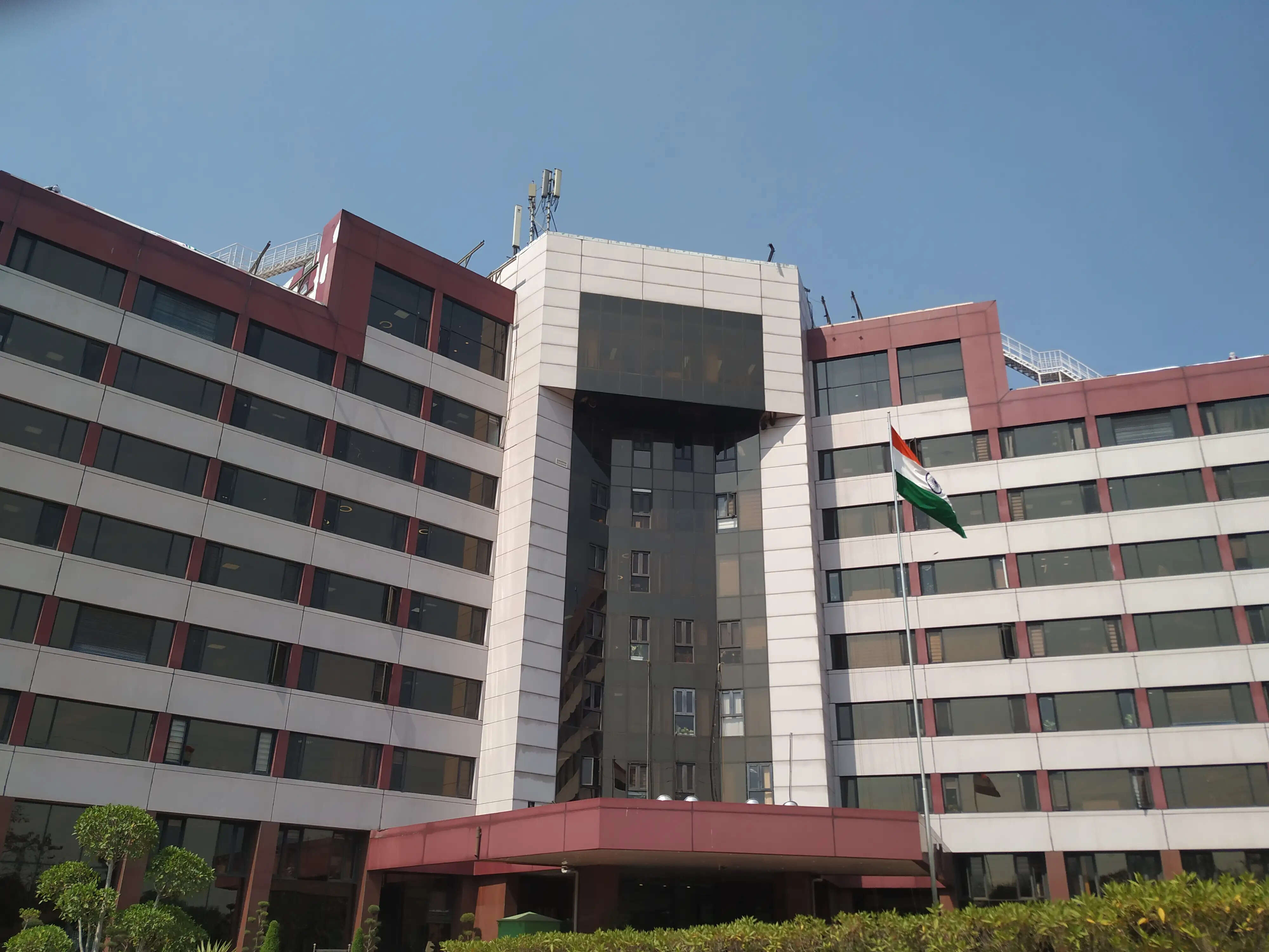 यमुना बाजार के घाटों पर बने 310 मकानों को खाली करने का निर्देश